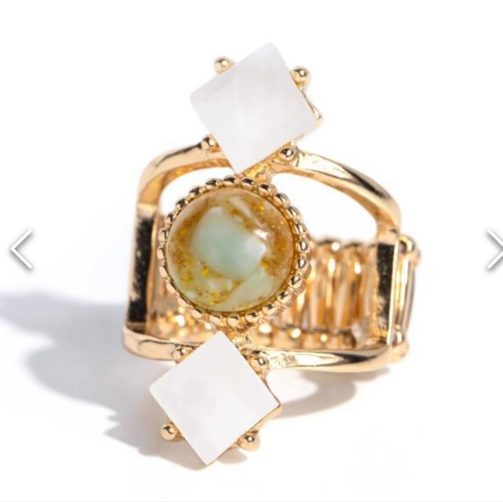Sunbeam Showcase Gold Ring